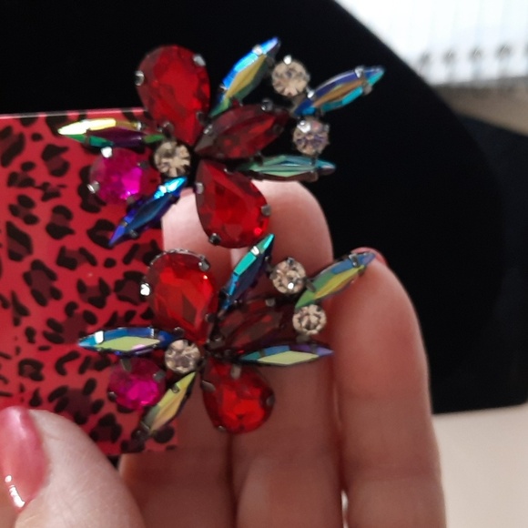 MWT Betsey Johnson Elegant Red and Pink Crystal Earrings - Picture 5 of 8